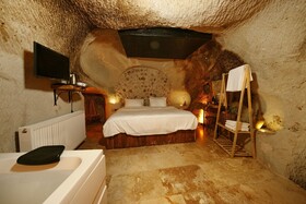 Crassula Cave Hotel
