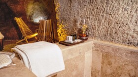 Crassula Cave Hotel