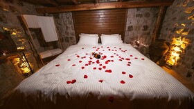 Crassula Cave Hotel