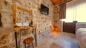Crassula Cave Hotel