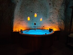 Euphoria Cave House