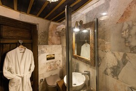 Foremanson Cave Hotel