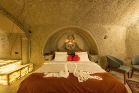 Foremanson Cave Hotel