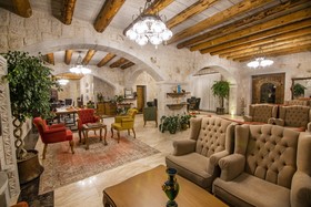 Hera Cave Suites