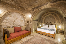 Hera Cave Suites