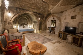 Hera Cave Suites