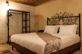 Kayra cave suites