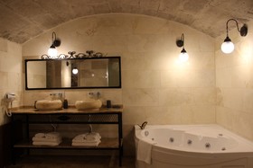 Kayra cave suites