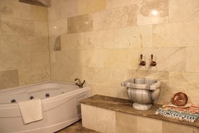 Kayra cave suites