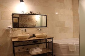 Kayra cave suites
