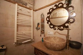 Nar Cave House