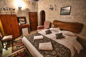 Nar Cave House