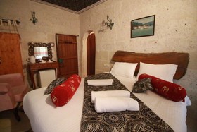 Nar Cave House