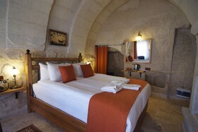 Peruna Cave Hotel
