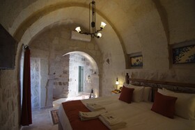 Peruna Cave Hotel