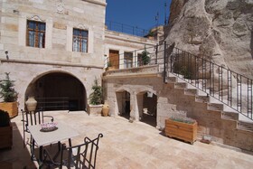 Peruna Cave Hotel