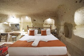 Peruna Cave Hotel
