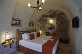 Peruna Cave Hotel
