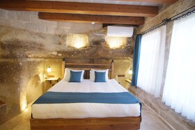 Peruna Cave Hotel