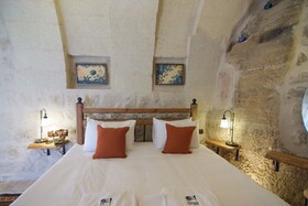 Peruna Cave Hotel