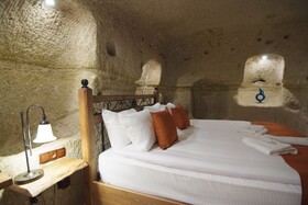 Peruna Cave Hotel
