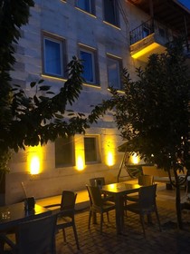 Seven Stone Hotel