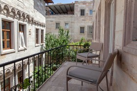 Seven Stone Hotel