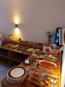 Seven Stone Hotel