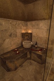 Solo Cave Suites