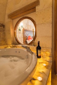 Solo Cave Suites