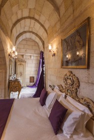 Solo Cave Suites