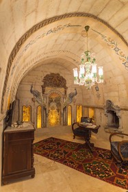 Solo Cave Suites
