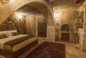 Solo Cave Suites