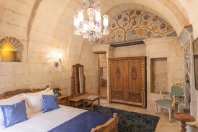 Solo Cave Suites
