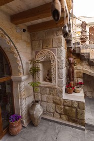 Solo Cave Suites