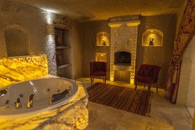 Solo Cave Suites