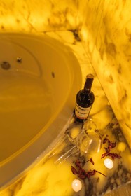 Solo Cave Suites