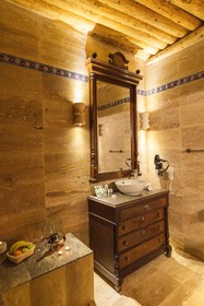 Solo Cave Suites