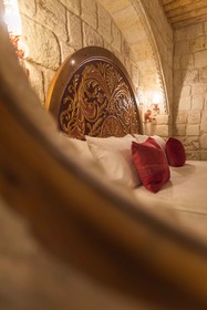Solo Cave Suites