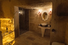 Solo Cave Suites