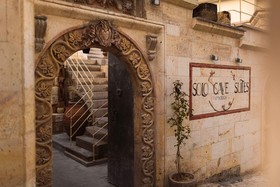 Solo Cave Suites