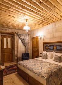 Solo Cave Suites