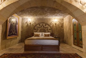 Solo Cave Suites