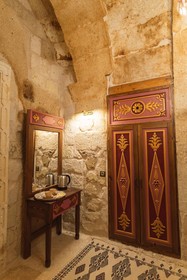 Solo Cave Suites