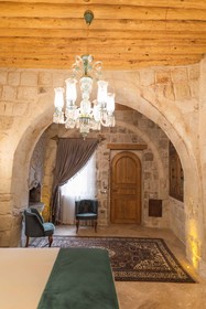 Solo Cave Suites
