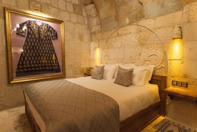 Solo Cave Suites