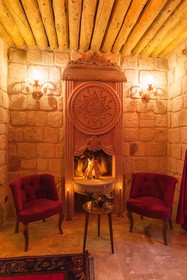 Solo Cave Suites