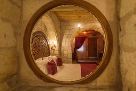 Solo Cave Suites