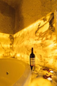 Solo Cave Suites