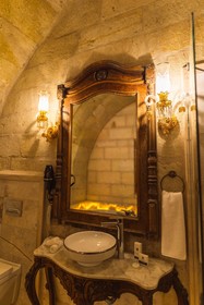 Solo Cave Suites